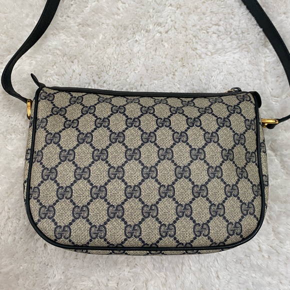 Gucci Vintage Crossbody Bag - Picture 7 of 15